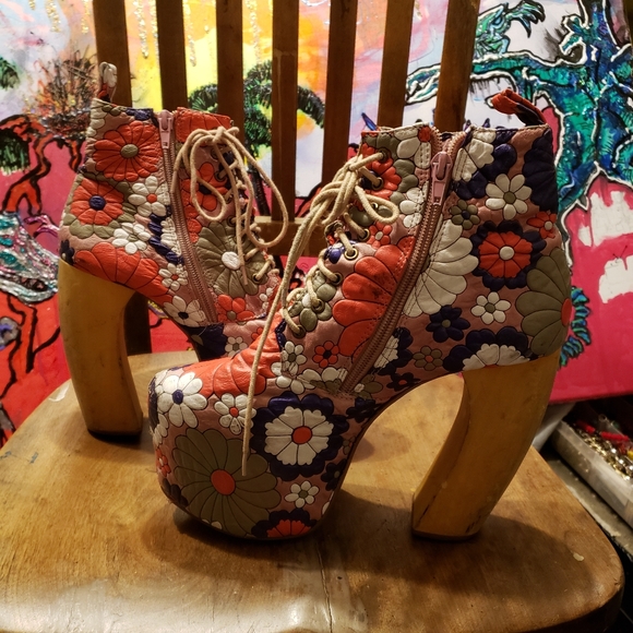 JEFFREY CAMPBELL LELA Floral Platforms 8 Rare - Picture 6 of 9